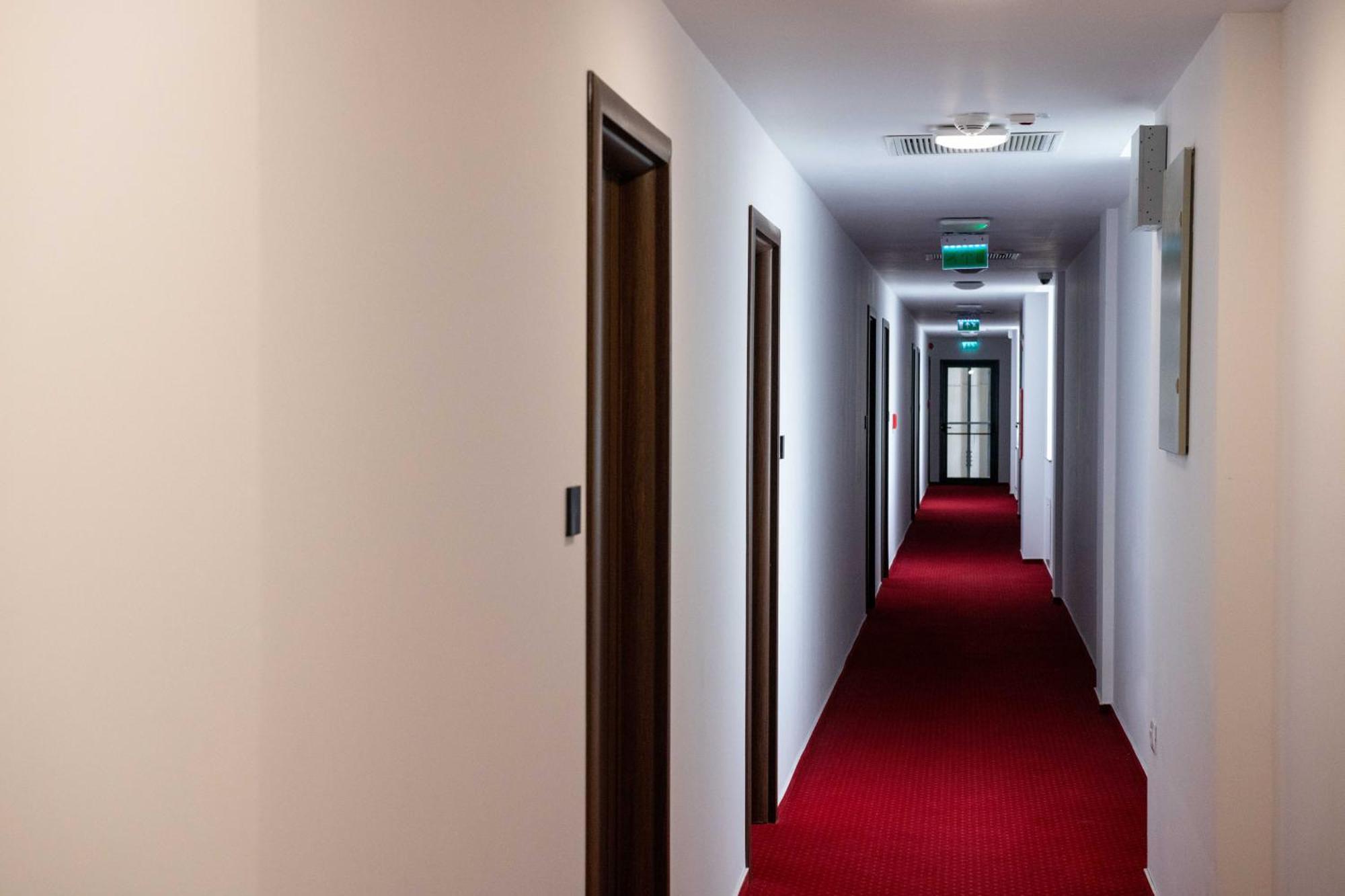 Апарт отель Bucharest Airport Accomodation Отопени Экстерьер фото