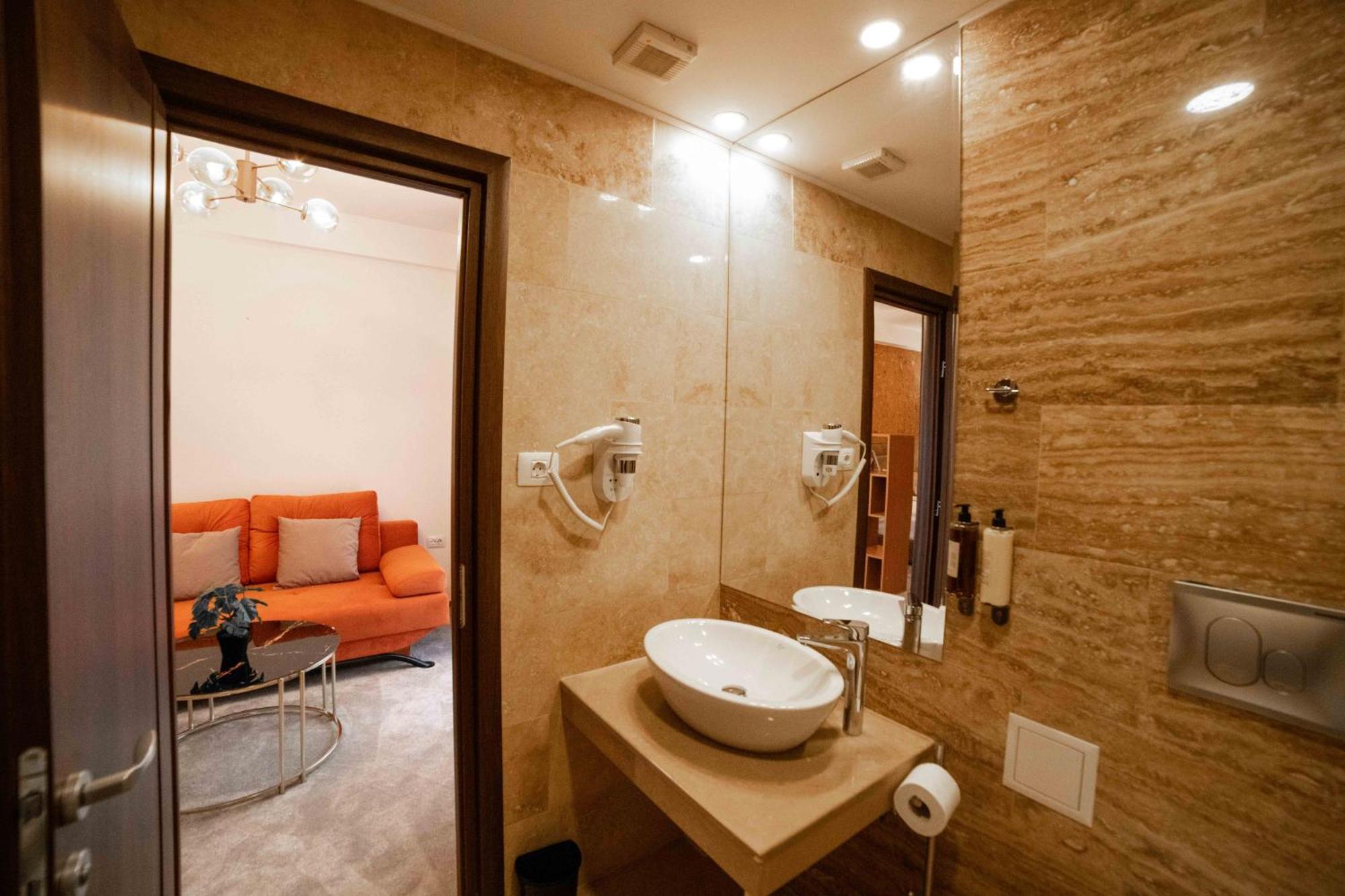 Апарт отель Bucharest Airport Accomodation Отопени Экстерьер фото