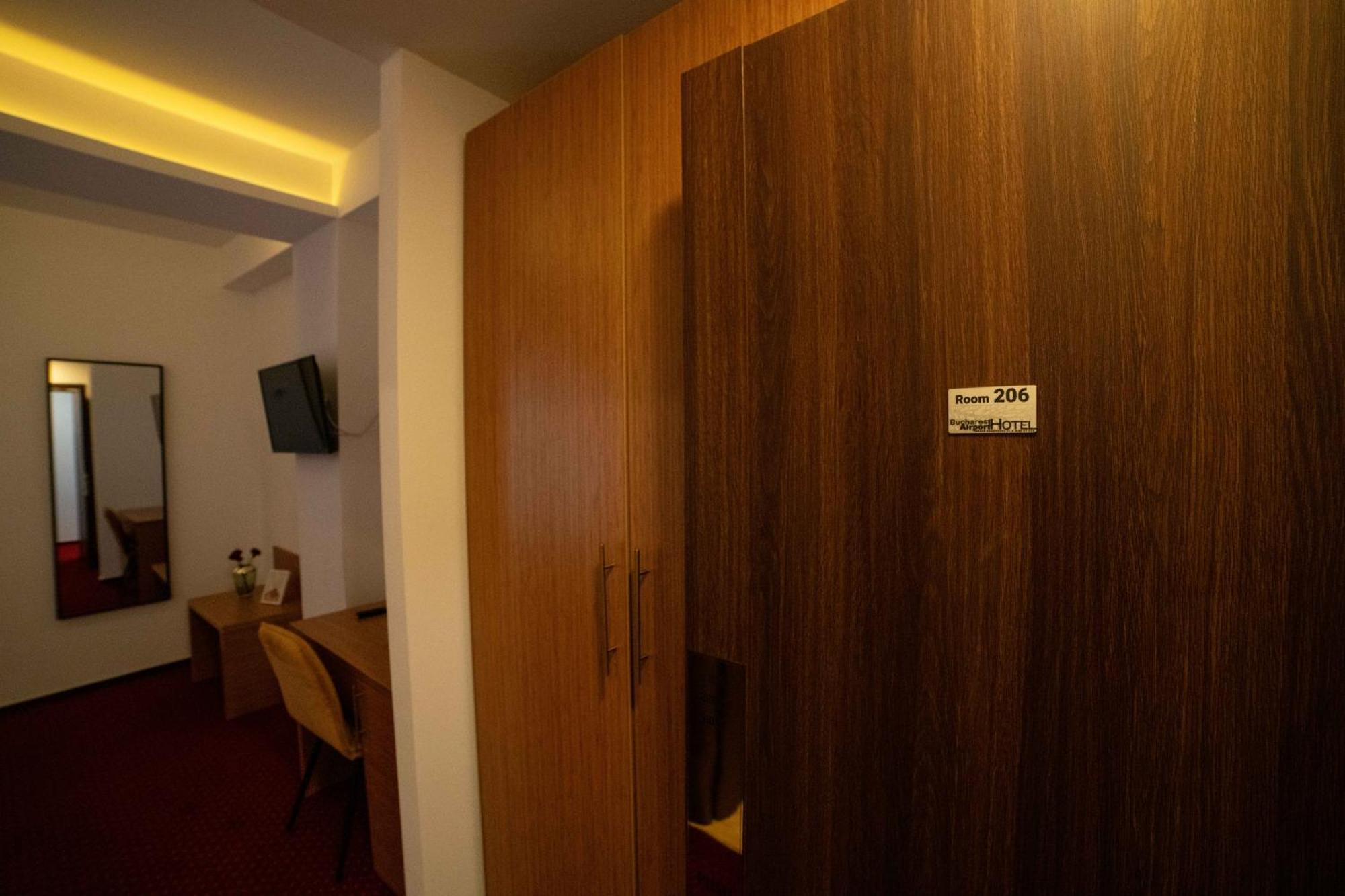 Апарт отель Bucharest Airport Accomodation Отопени Экстерьер фото