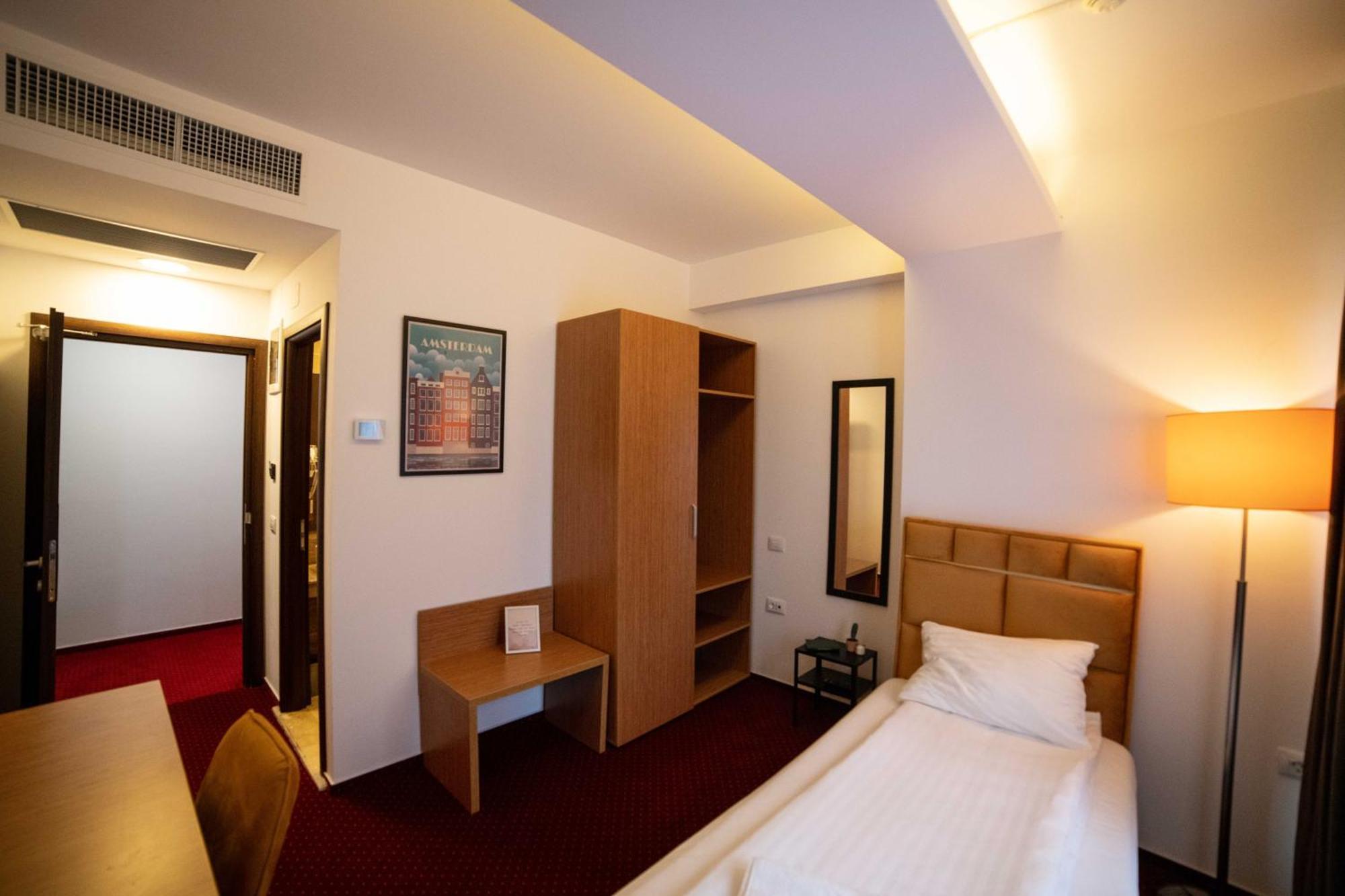 Апарт отель Bucharest Airport Accomodation Отопени Экстерьер фото