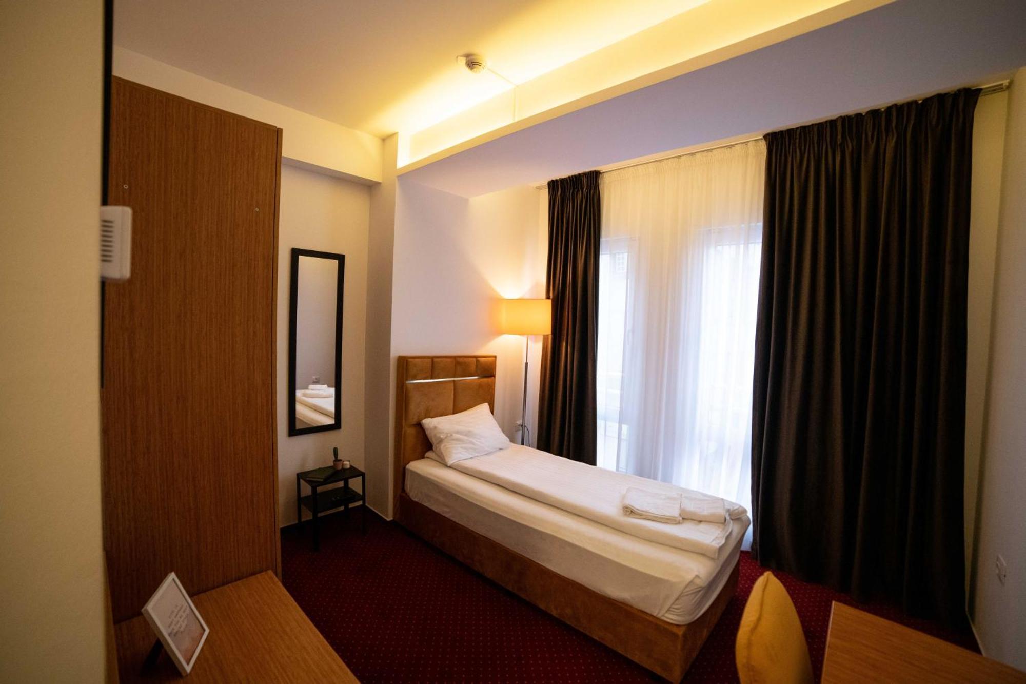 Апарт отель Bucharest Airport Accomodation Отопени Экстерьер фото