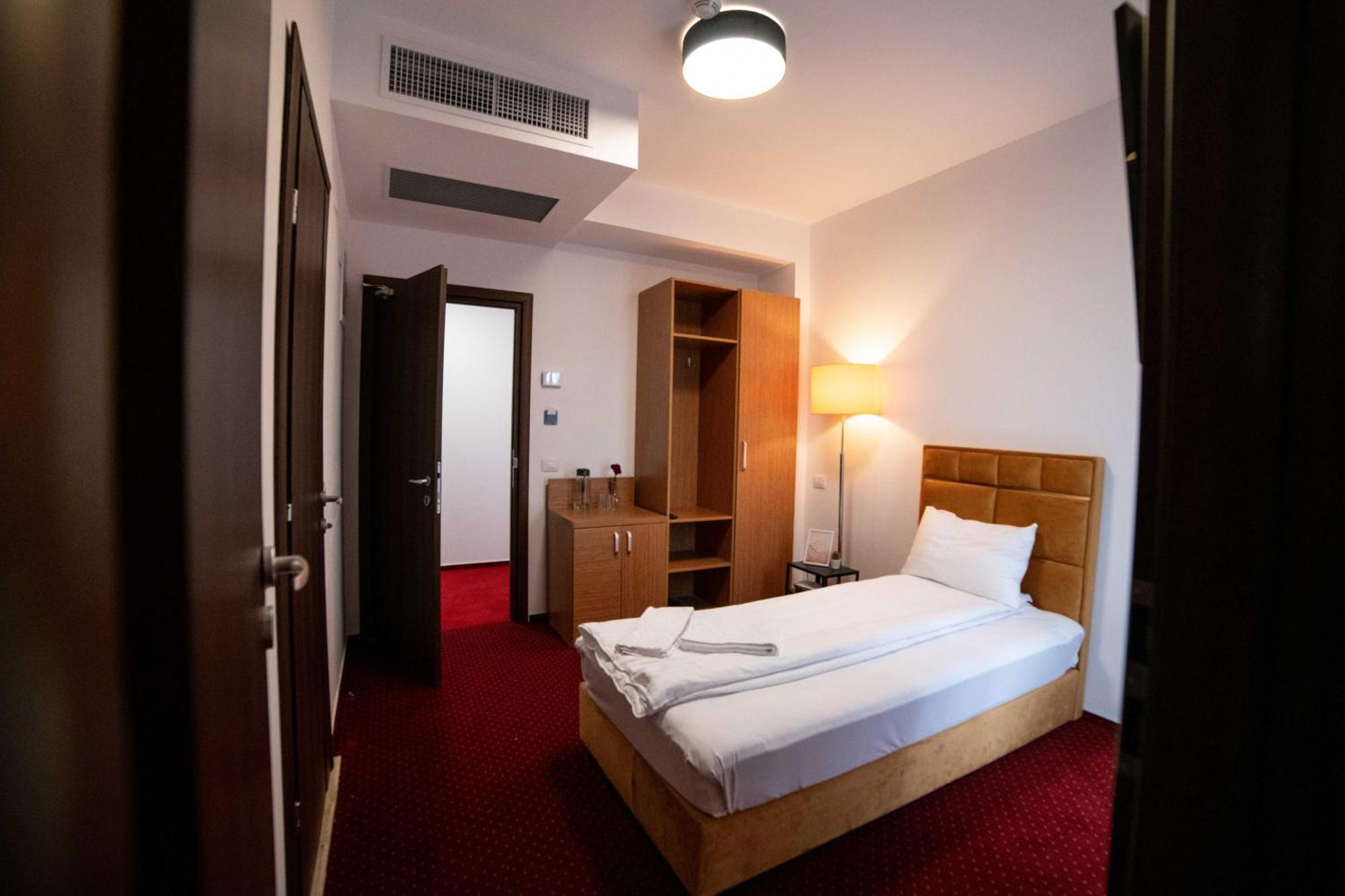 Апарт отель Bucharest Airport Accomodation Отопени Экстерьер фото