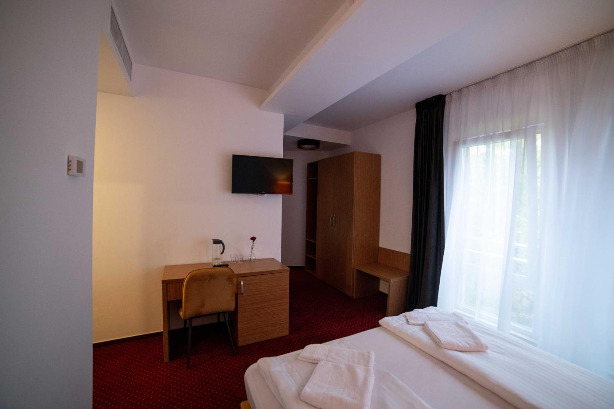 Апарт отель Bucharest Airport Accomodation Отопени Экстерьер фото