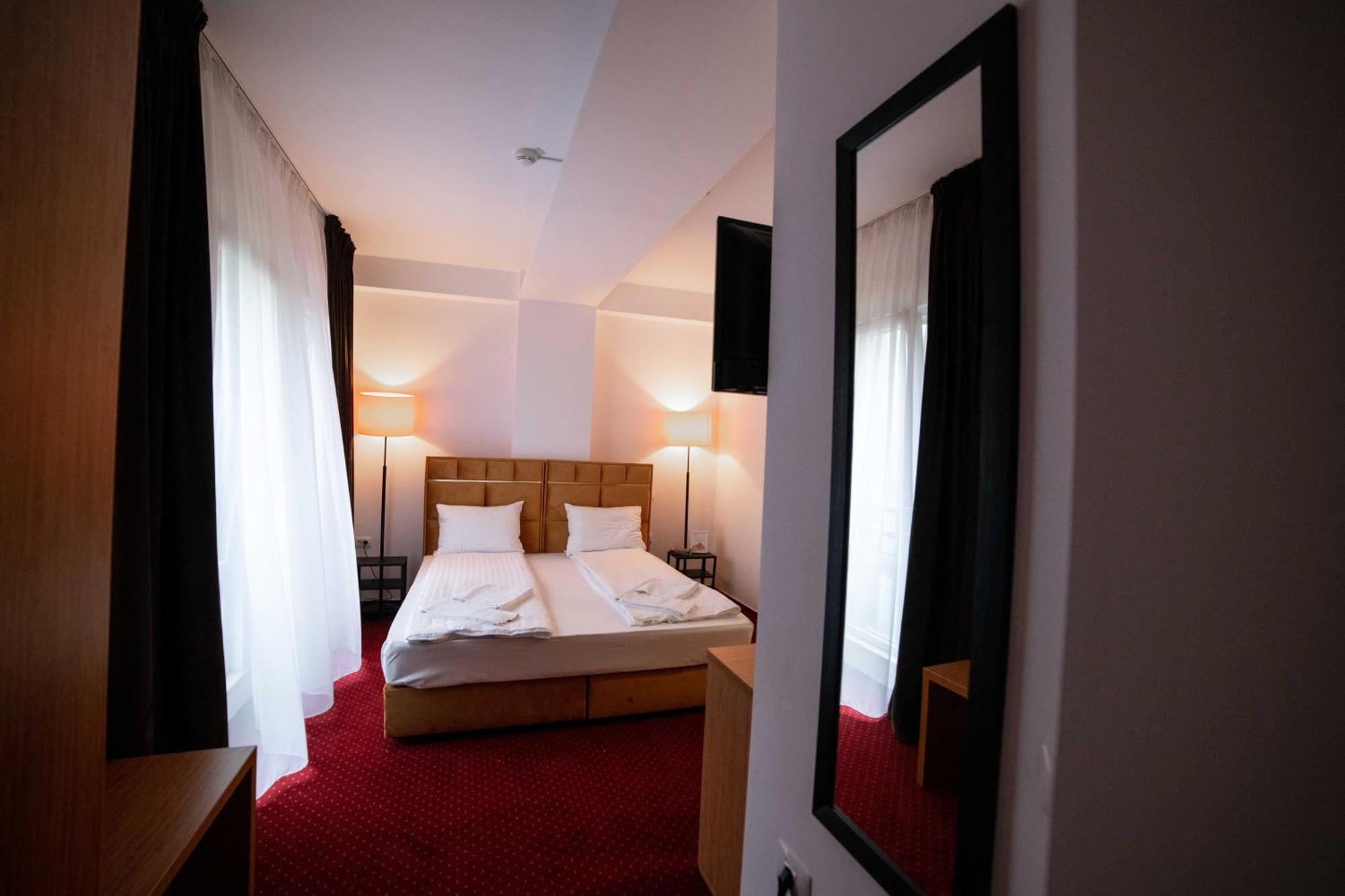 Апарт отель Bucharest Airport Accomodation Отопени Экстерьер фото