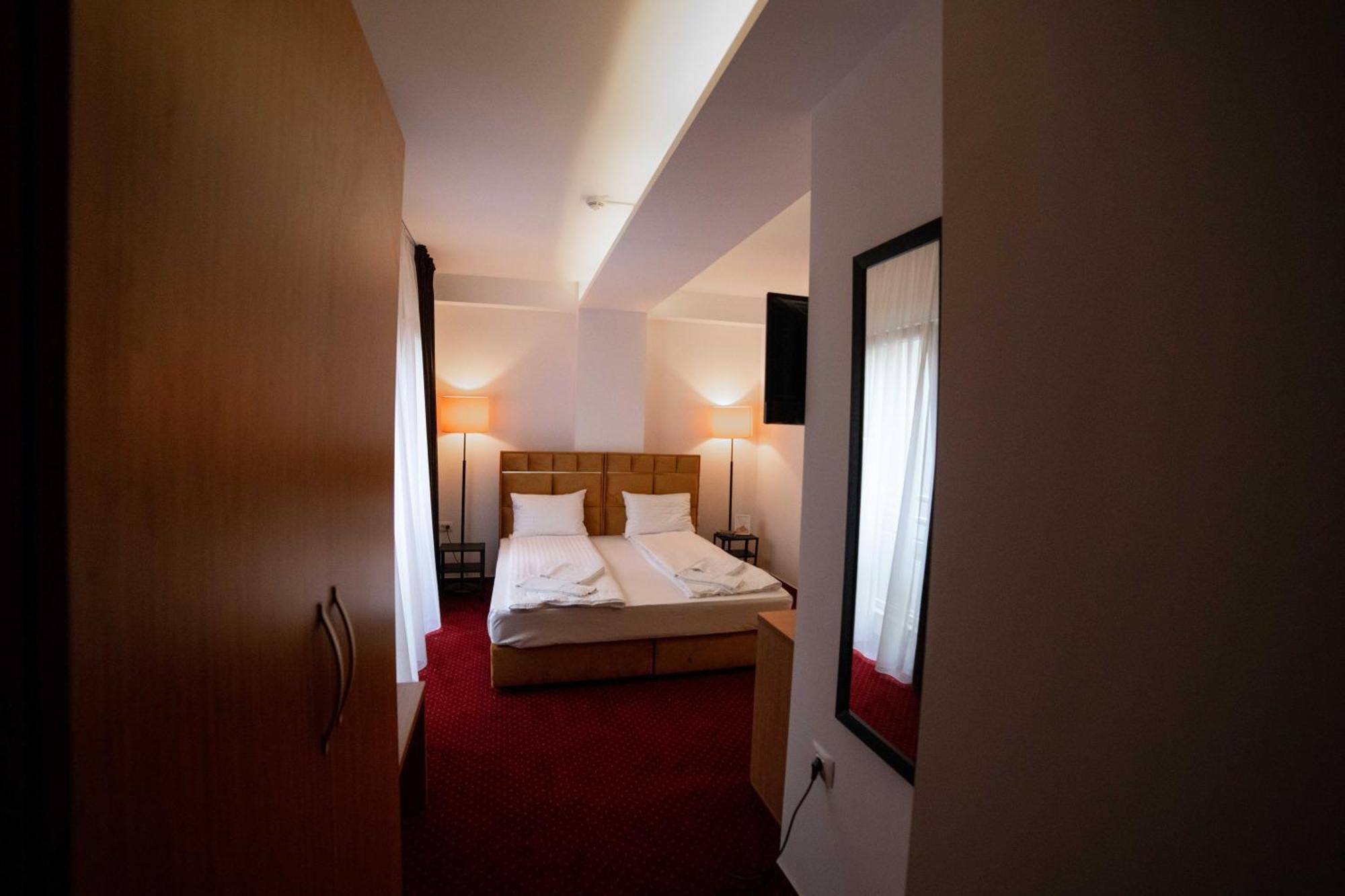 Апарт отель Bucharest Airport Accomodation Отопени Экстерьер фото